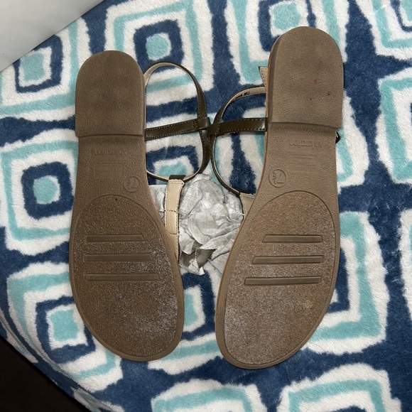 Xhilaration Flower Sandals - Picture 2 of 5